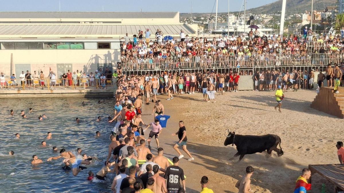 Imagen de archivo de los "Bous a la mar" en Dénia