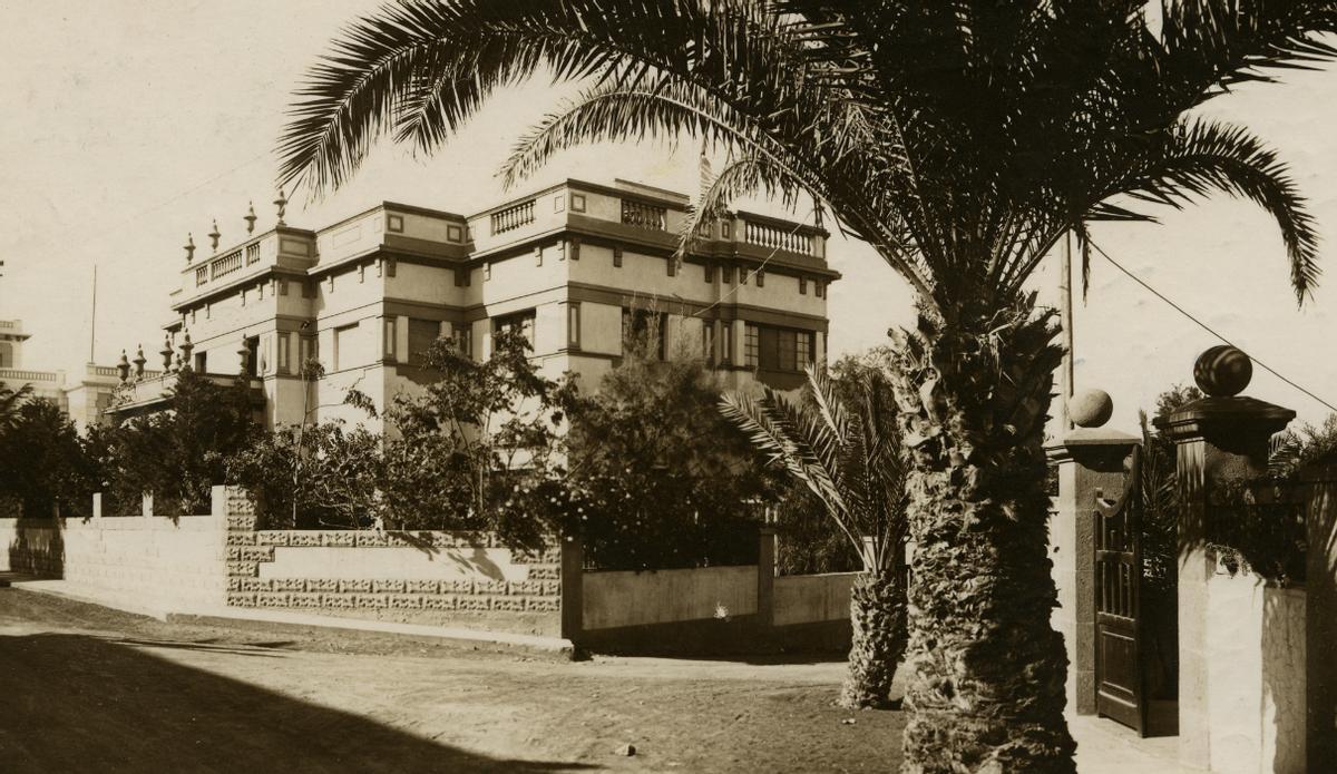 Uno de los chalets de Ciudad Jardín, retratado en una fotografía de la década de 1920.