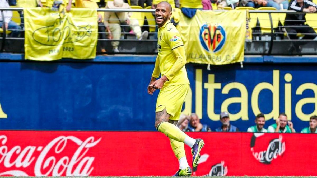 Capoue celebra su gol al Valladolid