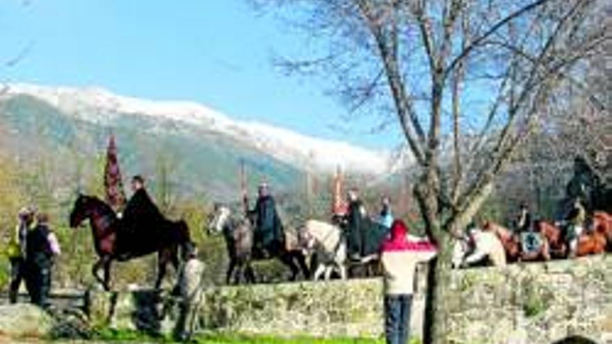 Trescientos caballos tomaron parte en la Ruta del Emperador