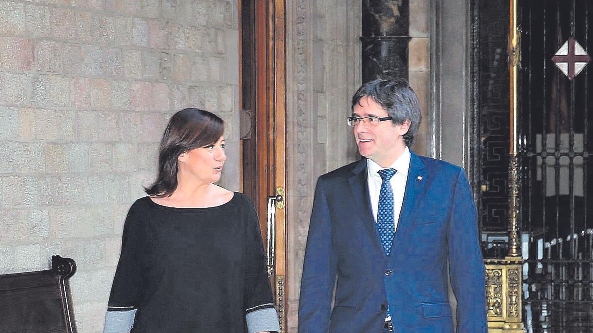 Francina Armengol y Carles Puigdemont, en una reunión en 2016.
