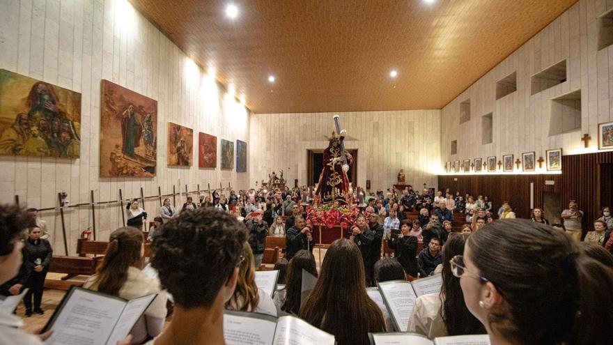 Un vía crucis recorre barrios de Adeje en la antesala de la Semana Santa