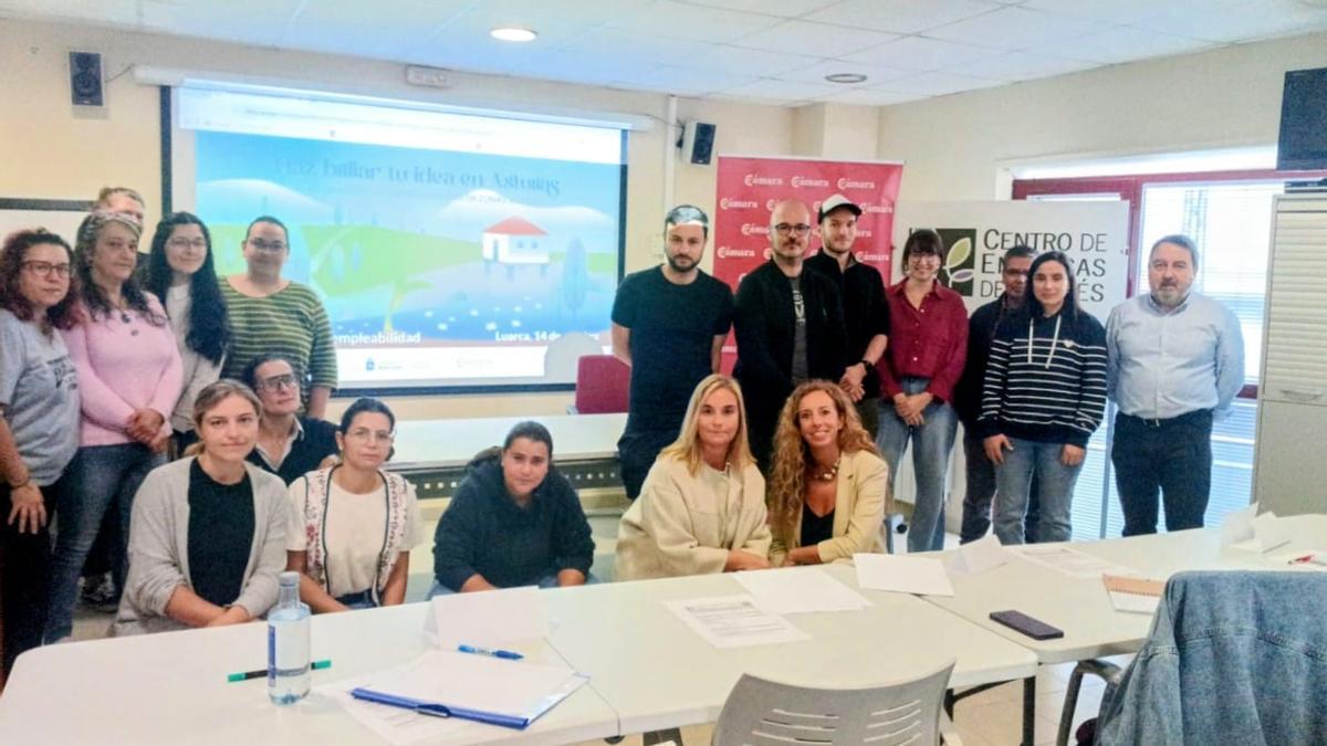 Foto de familia de los participantes en el curso.