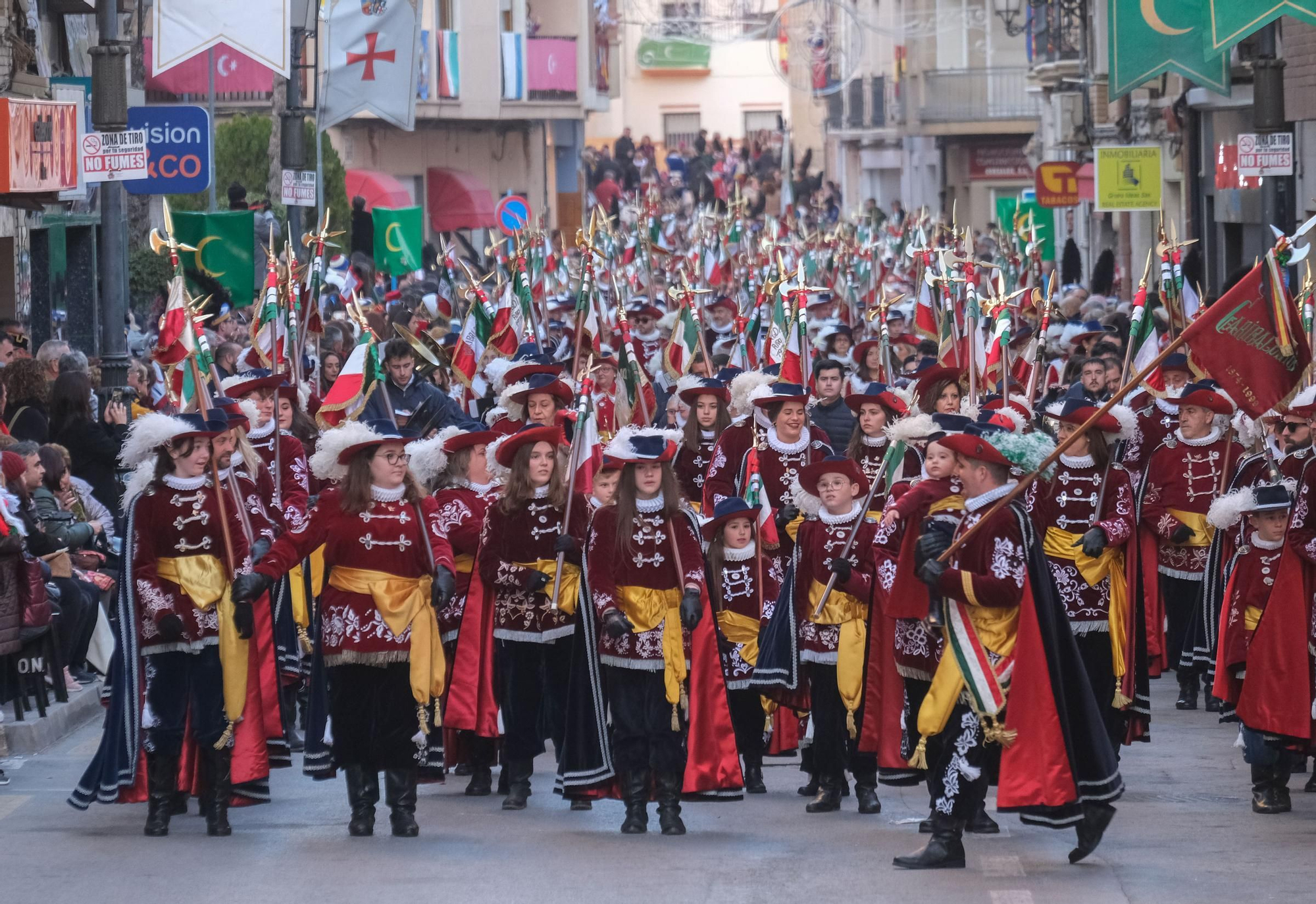 Así ha sido La Entrada en la vuelta de las fiestas de Moros y Cristianos de Sax