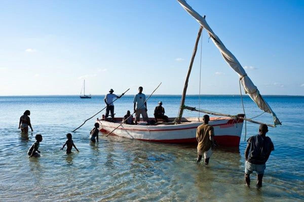 Típica embarcación de pesca -dhow- en la Isla de Mozambique.