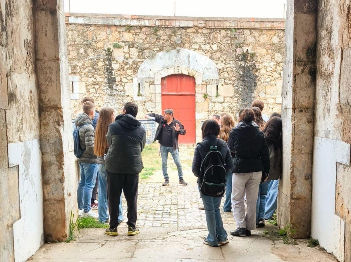 Visita al Castell de Sant Ferran dels alumnes de l'institut Olivar Gran