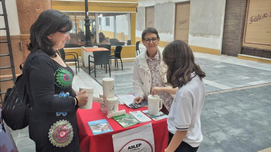 Cuestación para financiar los tratamientos de los enfermos de parkinson en Lorca