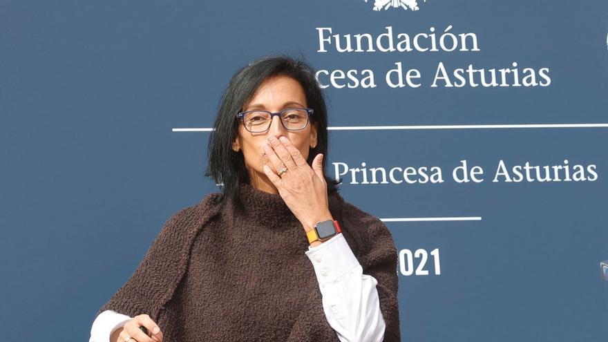 Teresa Perales llega «feliz» a Oviedo para recoger el Princesa de Asturias