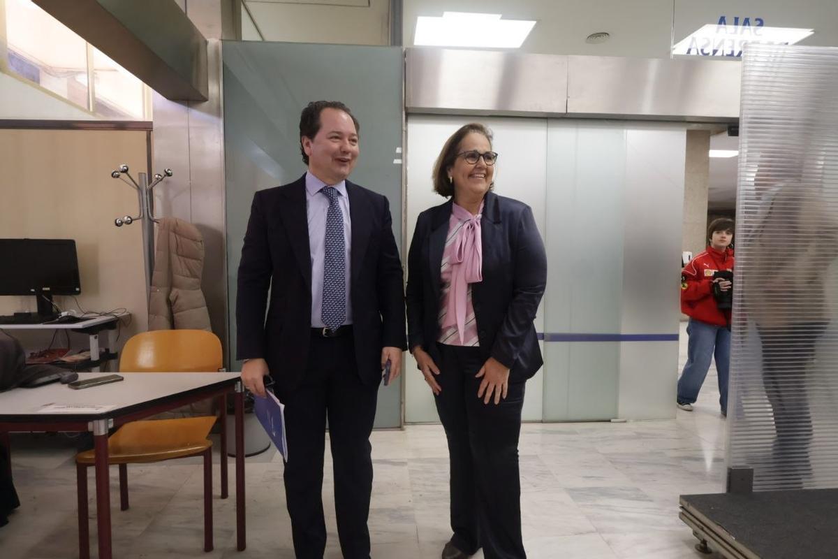 Miguel Ángel Tamarit y Blanca Torrent, en la sala de prensa del Ayuntamiento.