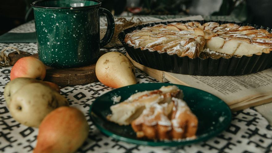 La combinación perfecta: tarta de queso, peras y un toque de miel