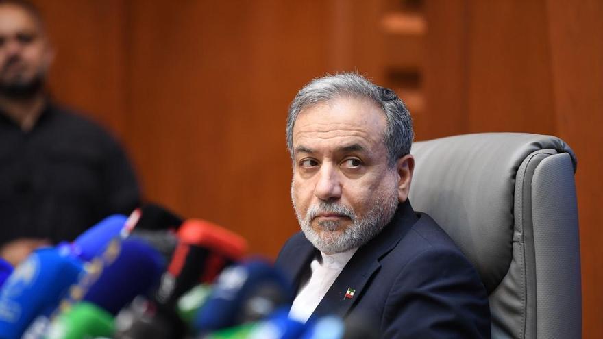 Iran zeigt sich offen für die Wiederaufnahme von Verhandlungen mit den USA, während es eine Liste von Bedingungen für die Öffnung der Straße von Hormus erstellt