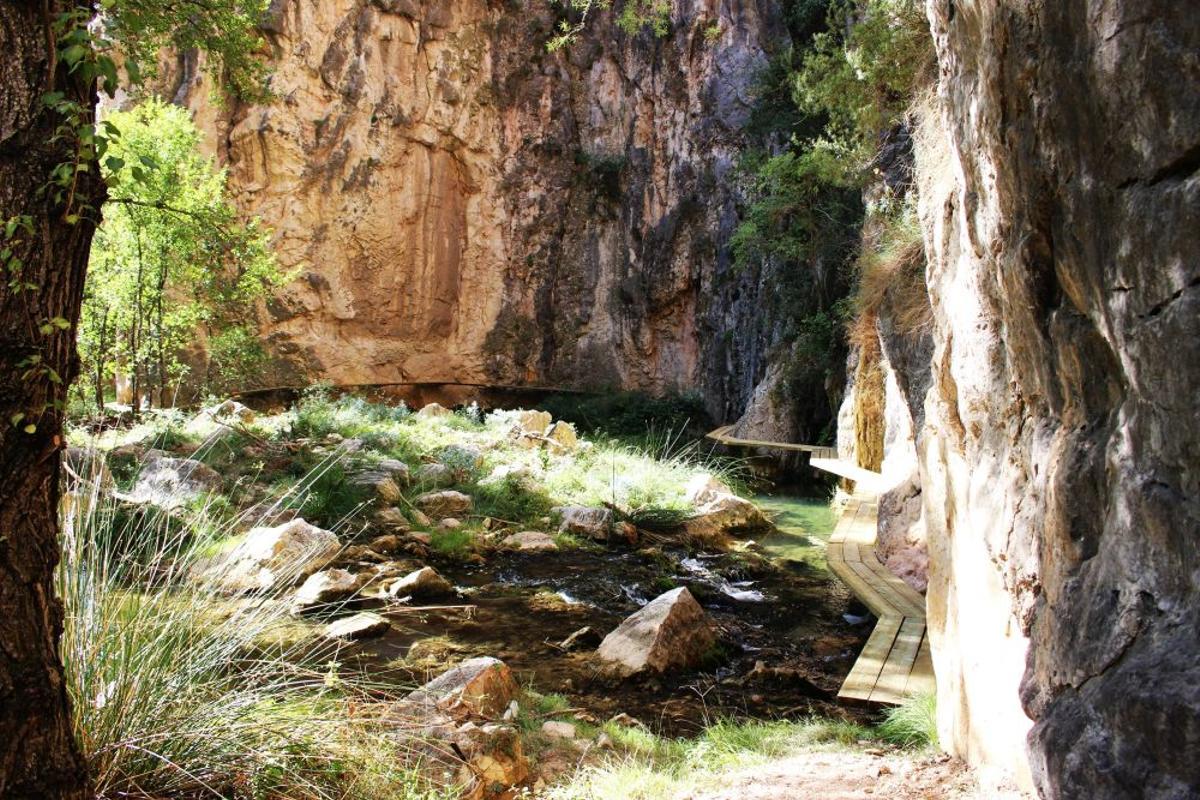 Formas geológicas horadadas por el Guadalope durante siglos.