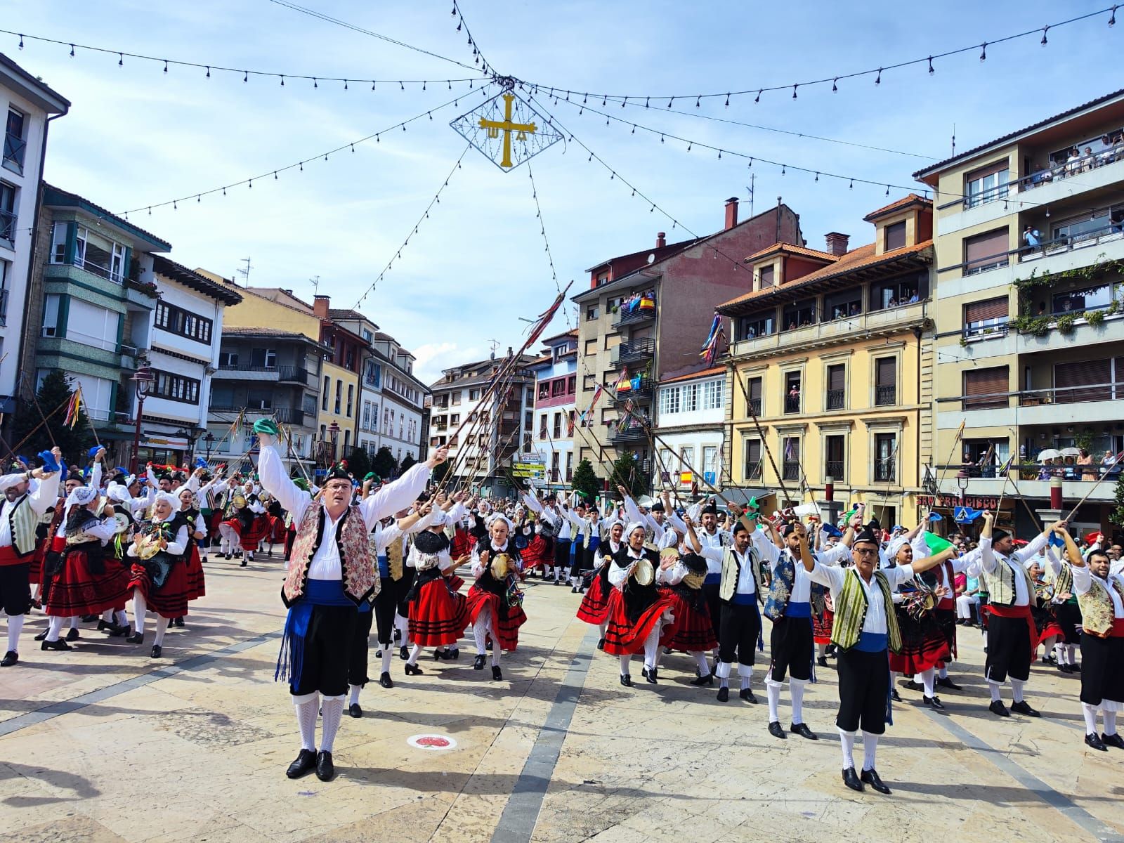 Villaviciosa vibra con la Portalina y la danza del Portal