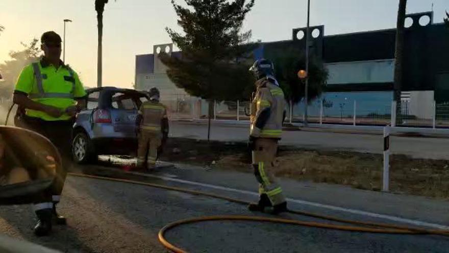 Arde un vehículo en la 'autovía' del Mar Menor