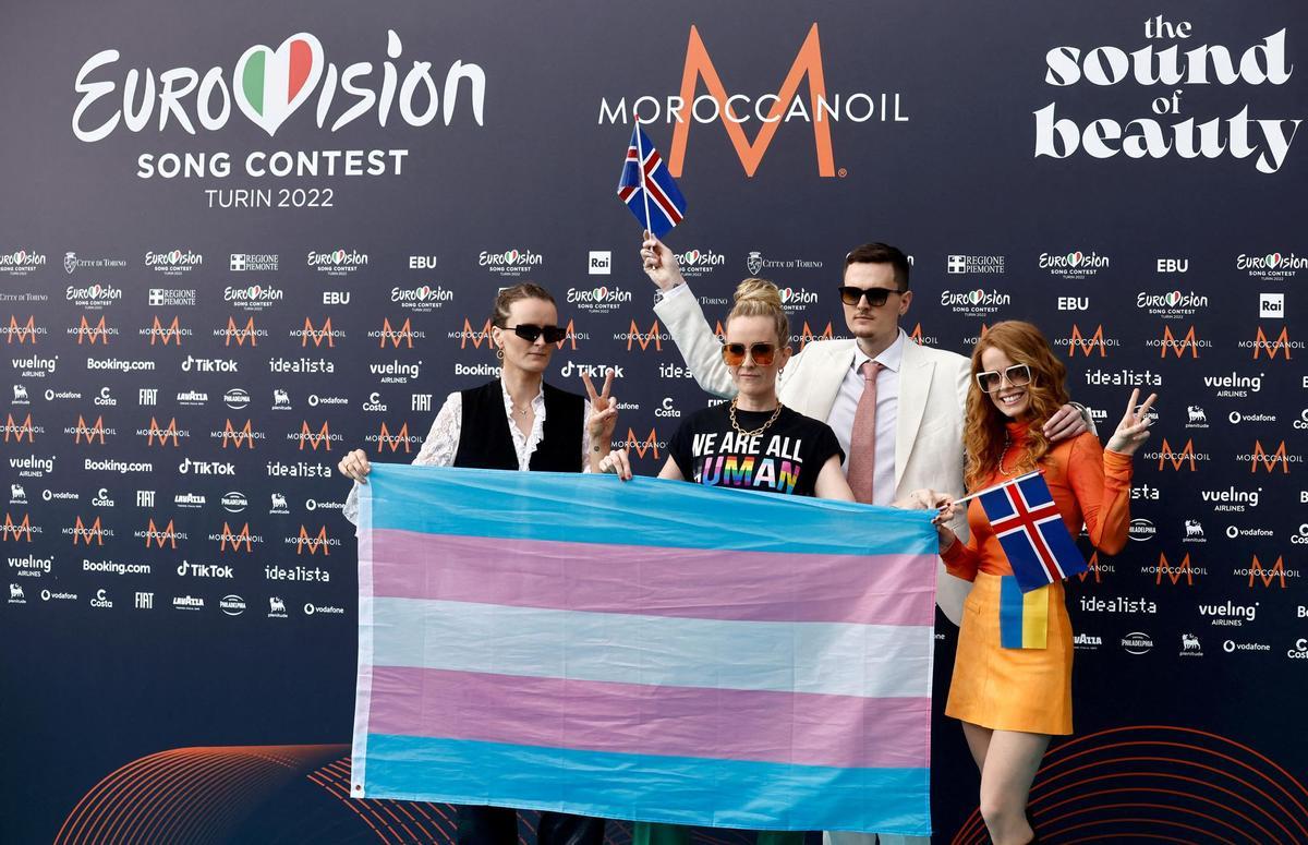 Systur, en la Alfombra Turquesa de Eurovisión 2022.