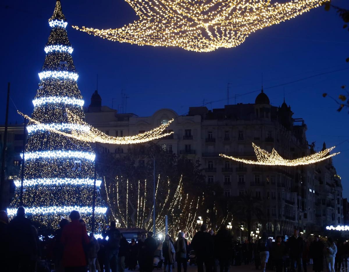 València se prepara para la Nochebuena: Llenazo en el Mercado Central y en el centro