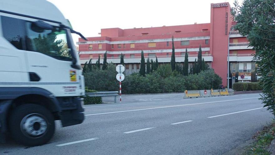 Figueres tanca l’accés de l’avinguda Dalí al carrer Elx per evitar accidents