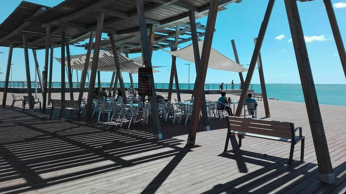 Terraza del restaurante Nova Devimar, en L'Ampolla.