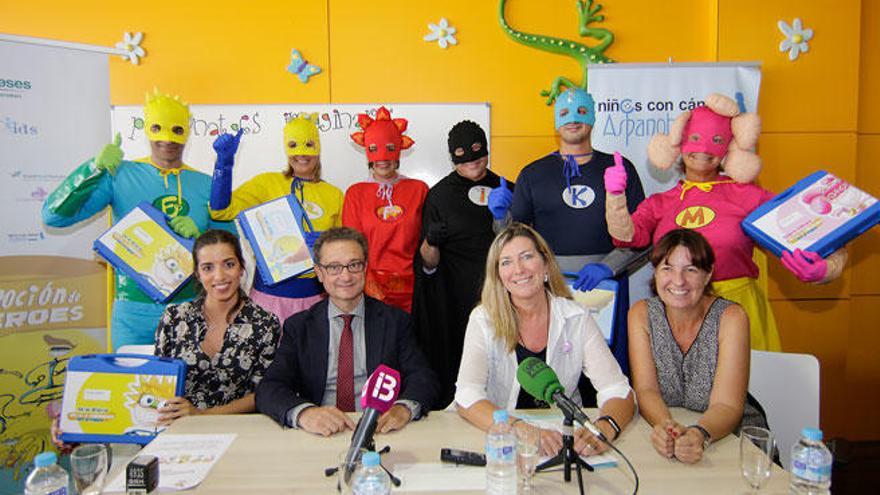 Seis superhéroes acompañarán a los niños con cáncer de Son Espases