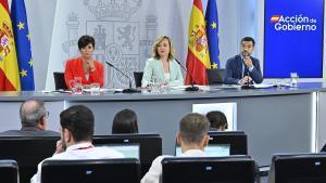 Isabel Rodríguez, ministra de Vivienda, y Pablo Bustinduy, ministro de Consumo, en su última rueda de prensa en la que coincidieron