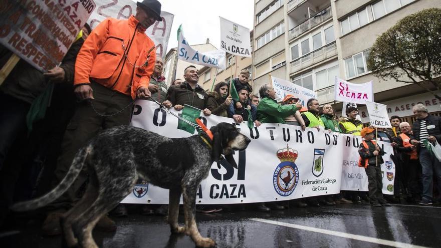 Manifestación de cazadores en Santiago. // Ó. Corral