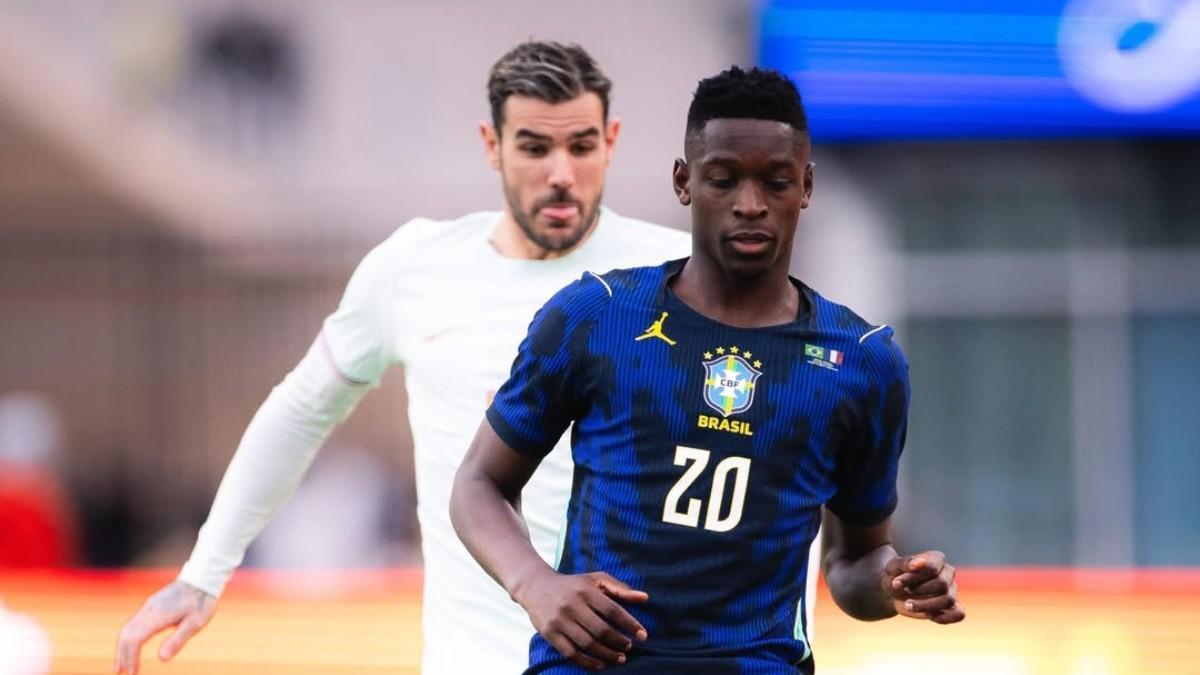 Luiz Henrique en una acción del último amistoso Brasi-Francia