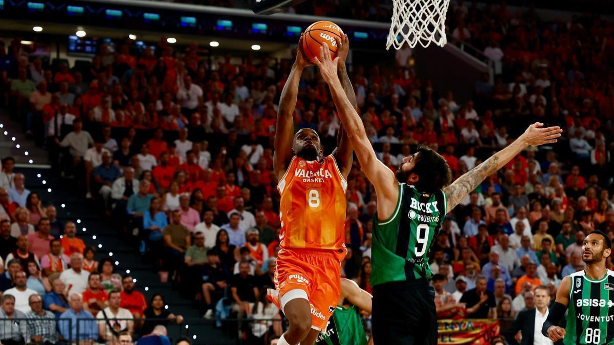 Vídeo resumen y mejores imágenes del Valencia Basket - Asisa Joventut, las semifinales de la Liga Endesa