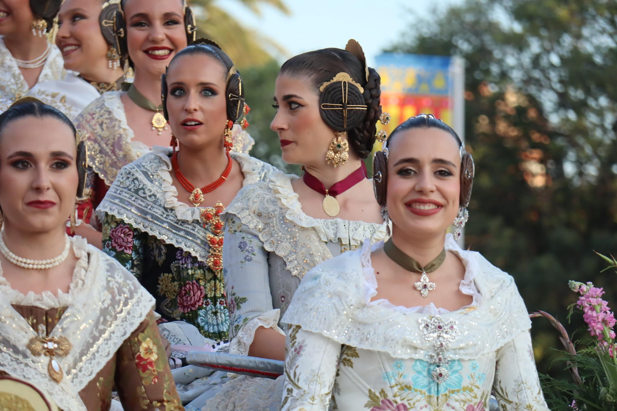 Las candidatas a Fallera Mayor de València 2026 se estrenan en la Batalla de Flores