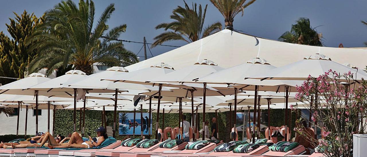 Las hamacas del restaurante de Talamanca Bikini Beach que funcionó sólo un verano.