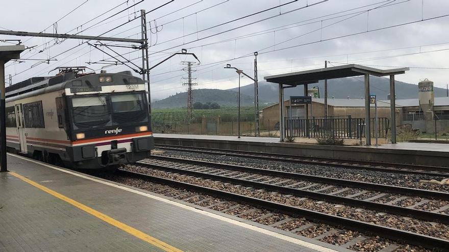 Mañana de caos en las comunicaciones de Castellón: cortes en la AP-7 y en los trenes