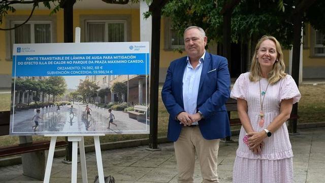 José Manuel López e Paula Arias presentando o proxecto na Laracha.