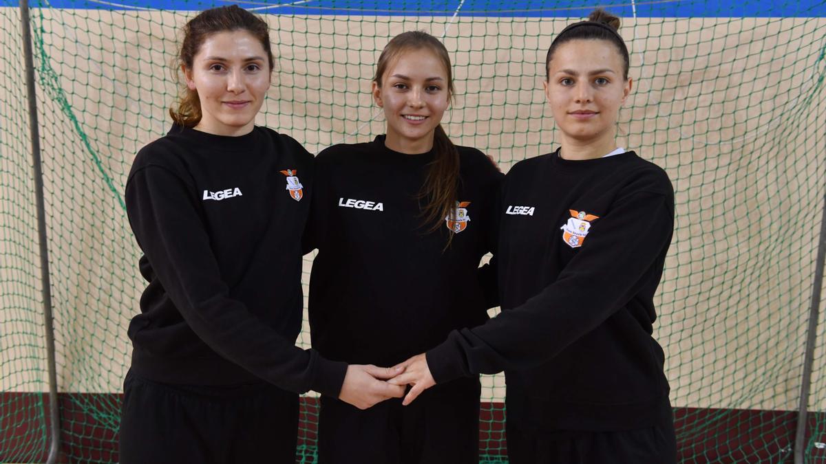 Daryna Tkachenko, Khrystyna Stepanenko y Olena Klimova, del Viaxes Amarelle