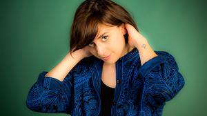 L’artista de Vic Carla Serrat interpreta ’Lucky One’ per a Música Directa.