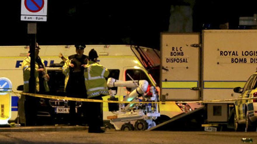 Un robot de destrucción, en el exterior del Manchester Arena