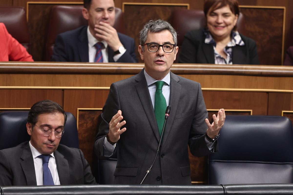 El ministro de la Presidencia, Justicia y Relaciones con las Cortes, Félix Bolaños, interviene durante una sesión de control al Gobierno en el Congreso.