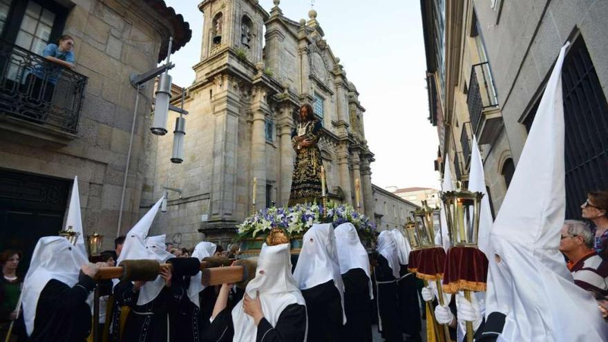 El Nazareno, ante la iglesia de San Bartolomé.  // Gustavo Santos