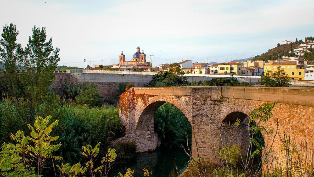 Puente de Muñatones en Jérica sobre río Palancia.