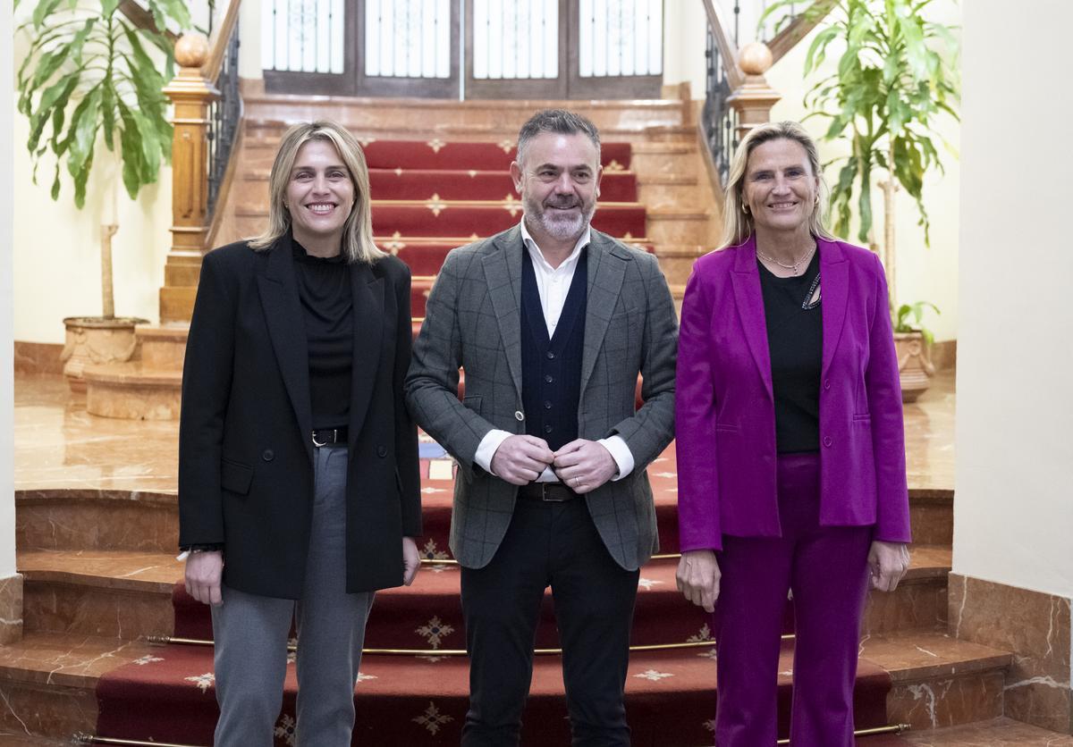 Barrachina y Díez, con la delegada del Consell en Castellón, Susana Fabregat.