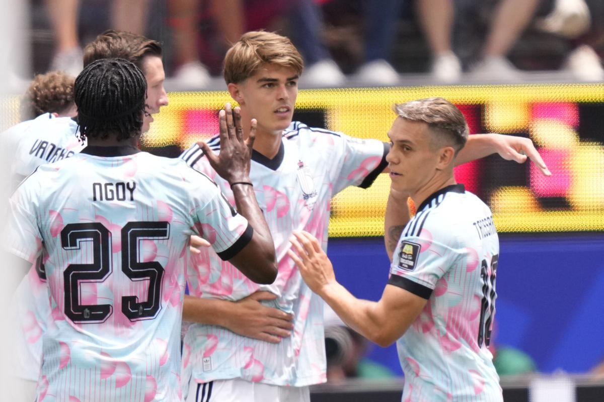 Charles De Ketelaere celebra el gol belga. Charles De Ketelaere celebra el gol belga.