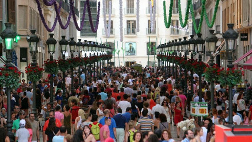 Panorámica de la céntrica calle Larios durante la edición de las fiestas del pasado año.