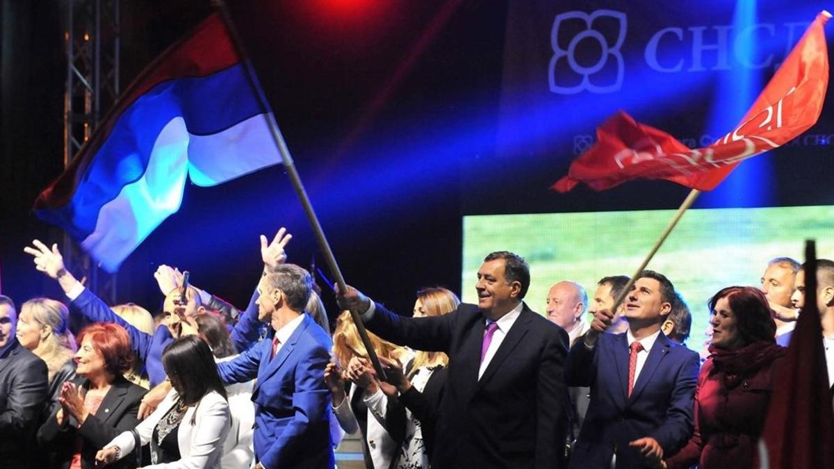 Dodik, ante sus seguidores en Pale tras conocerse los resultados del referéndum