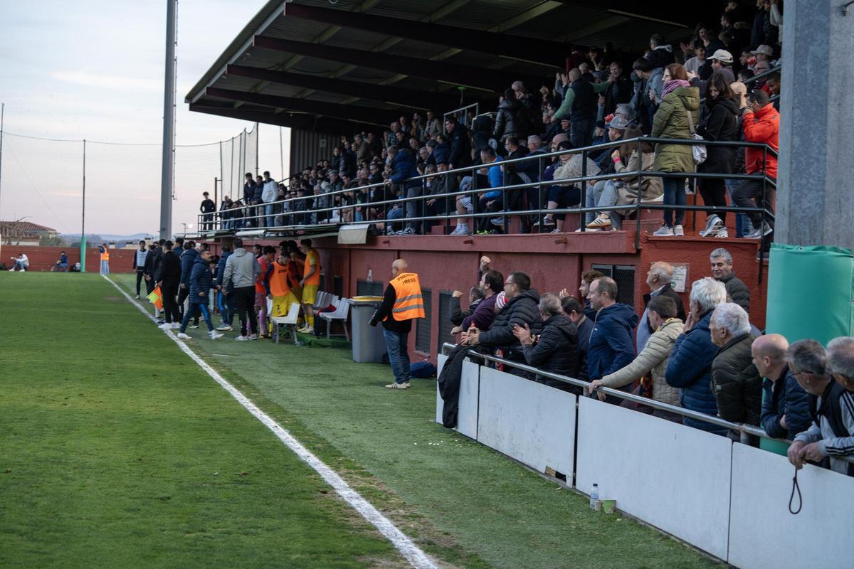 Les millors imatges de l'empat en el derbi entre el Peralada i l'Escala