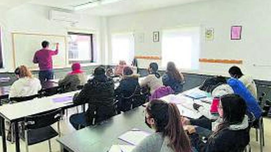 Òdena ofereix un nou curs d’alfabetització en català per a persones migrants