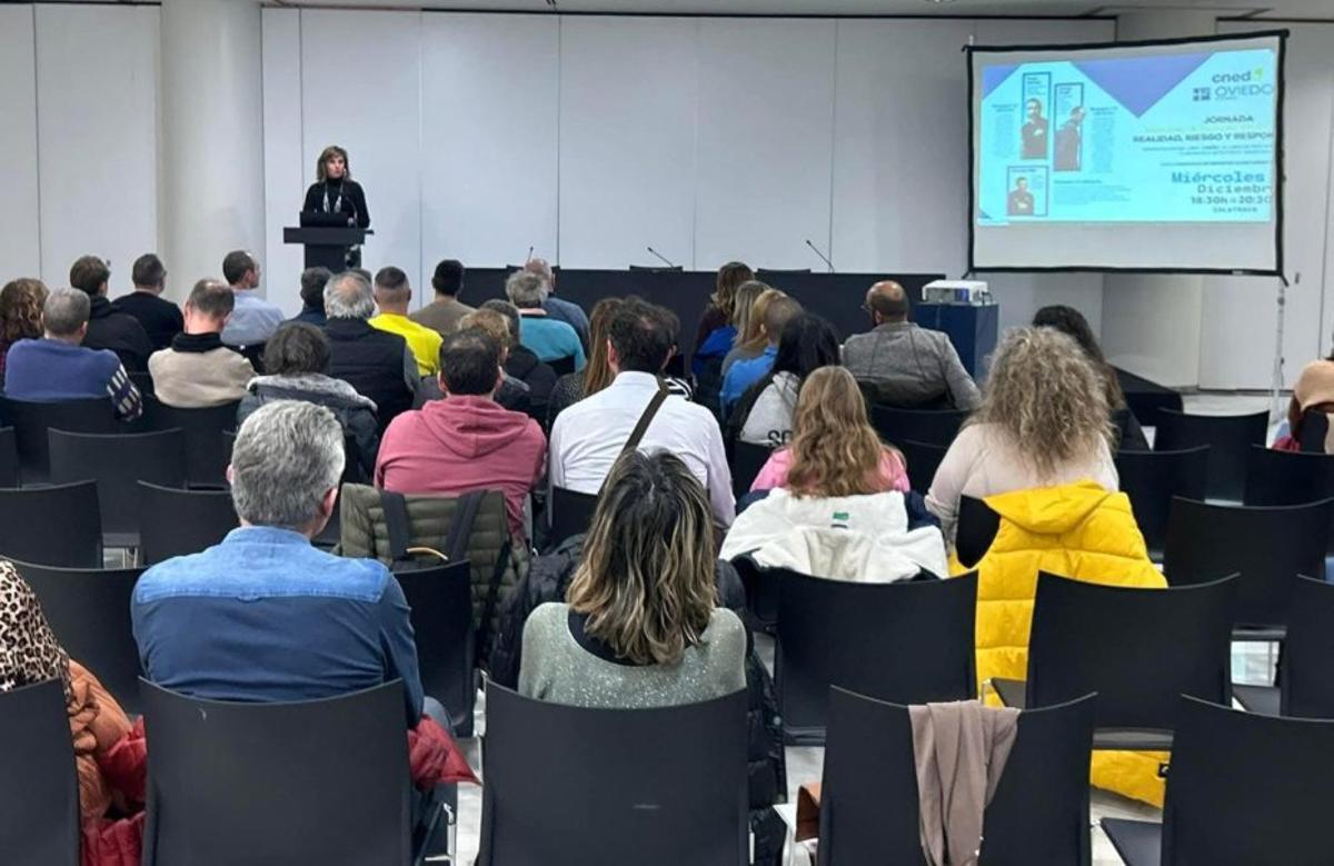 Premios Mujer y Deporte 2025. A la izquierda, Concepción García, concejala de Deportes, en un acto. | | CEDIDAS A LNE