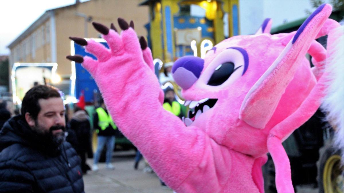 Sus Majestades reparten ilusión en Monesterio Sus Majestades reparten ilusión en Monesterio