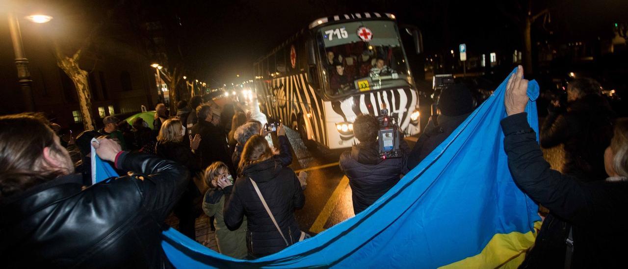La Comunitat Valenciana recibe el primer autobús de refugiados ucranianos