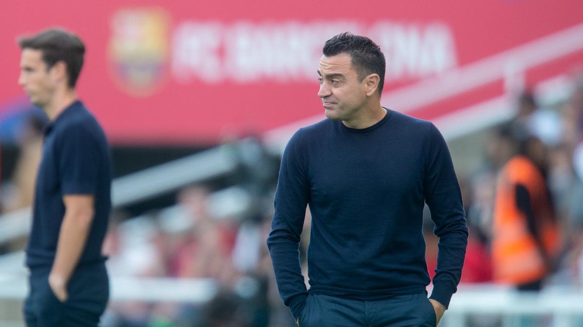 Xavi, durante el Barça-Rayo en Montjuïc.