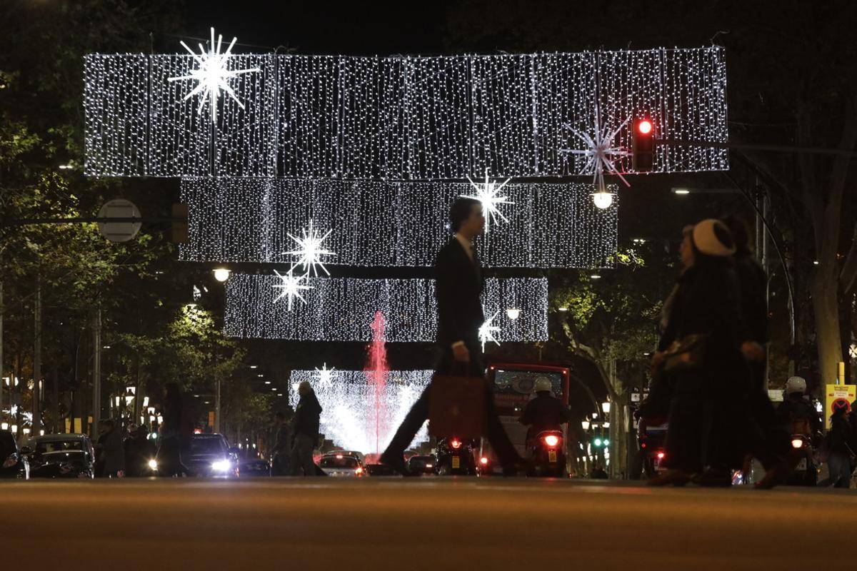 El paseo de Gràcia con las luces de Navidad ya encendidas, en diciembre del 2016.