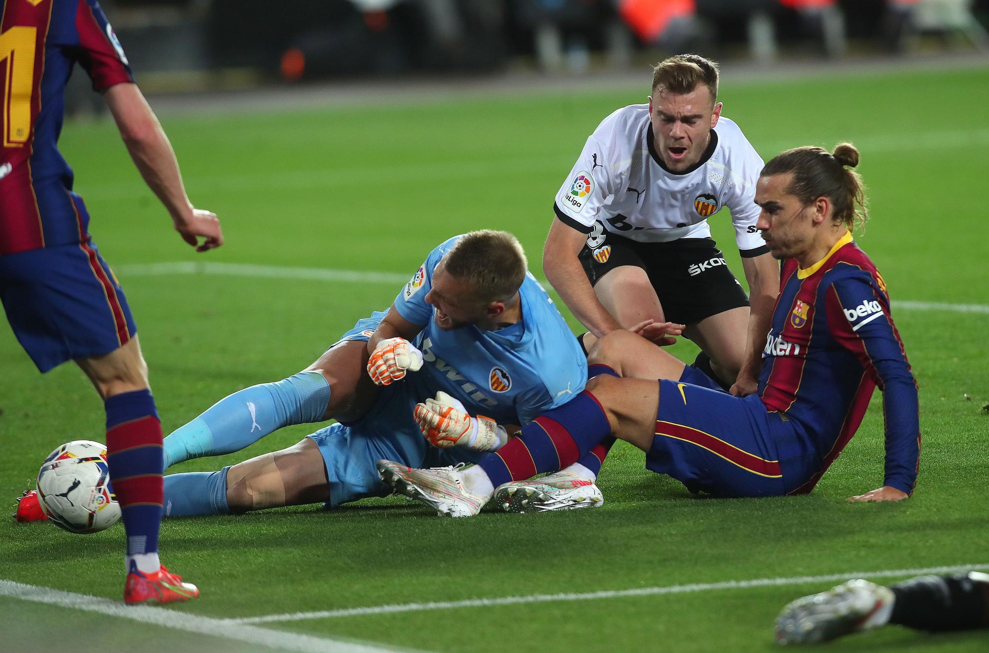 Todas las imágenes del partido entre el Valencia CF y el Barcelona