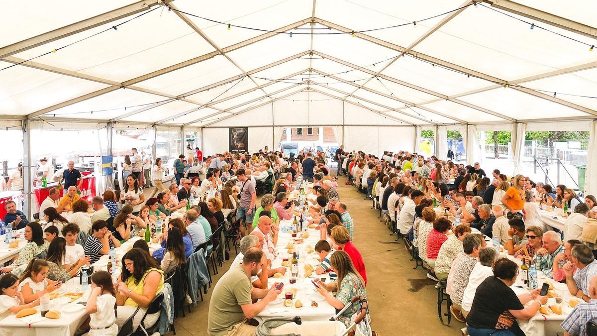 Comida de la pitanza del sociu realizada recientemente por la Peruyal.